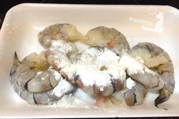 蚝油蟹味菇韭菜炒虾仁的做法图解1