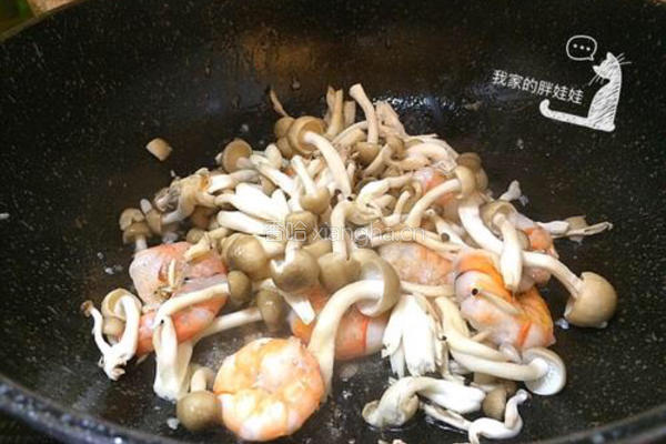 蚝油蟹味菇韭菜炒虾仁的做法图解4