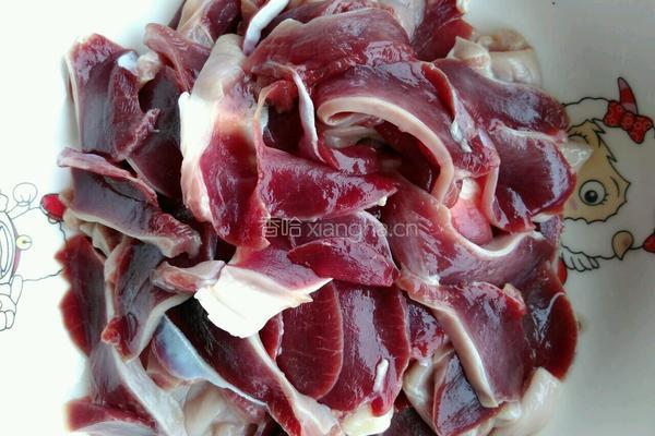 鸡胗炒酸豆角的做法图解2