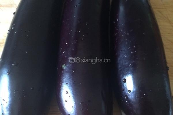 酸辣酱汁茄子的做法图解1