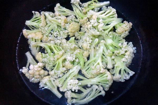 菜花炒肉的做法图解4