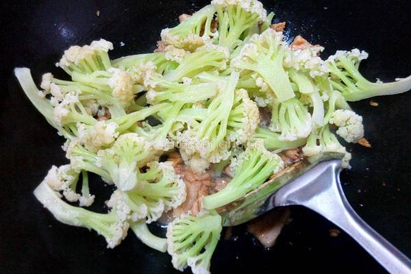 菜花炒肉的做法图解7