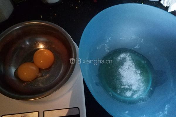 草莓裸蛋糕（六寸）的做法图解1