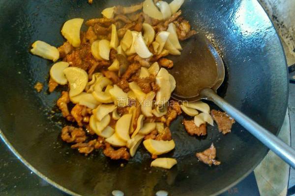 蒜苔杏鲍菇炒肉的做法图解3