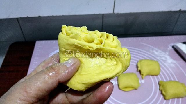 在对折
