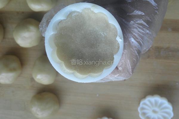 广式豆沙月饼的做法图解8
