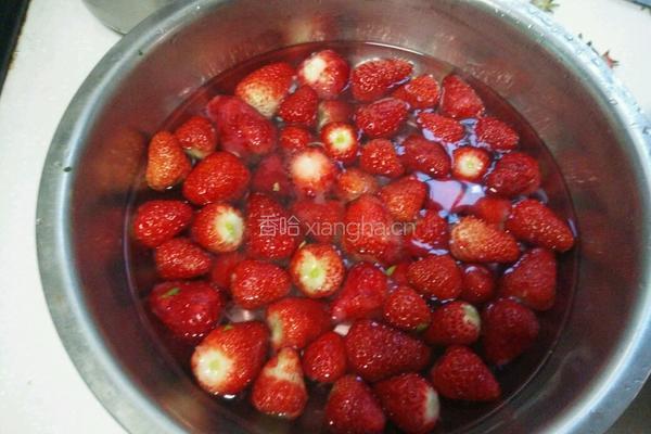 红糖版草莓酱的做法图解2