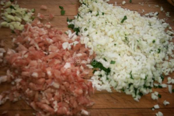 芋头韭菜肉馅饺子的做法图解2