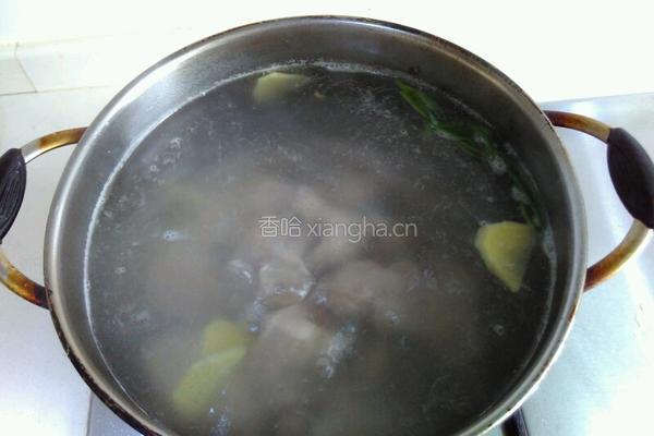 莲藕排骨汤的做法图解5