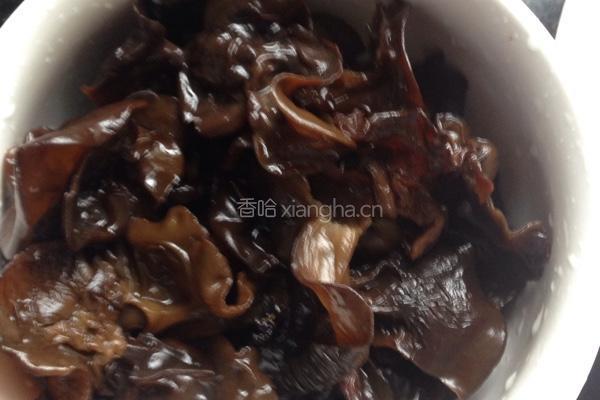 木耳炒肉的做法图解4
