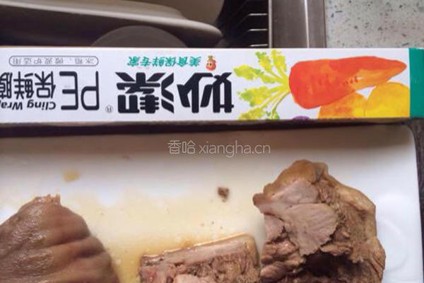 秘制酱肘子卷的做法图解7