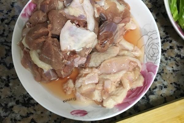 苦瓜炒鸭的做法图解1