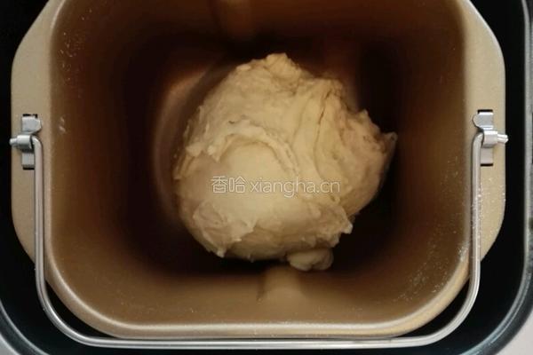 面包机烟熏三文鱼披萨(烤肉披萨)的做法图解2