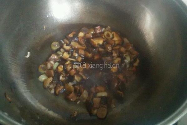 香菇炖豆腐的做法图解4