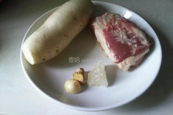 白萝卜红烧肉的做法图解1