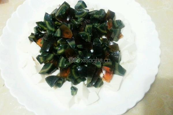 凉拌皮蛋豆腐的做法图解4