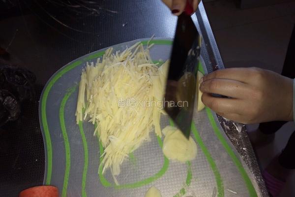 土豆丝饼的做法图解1
