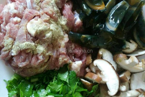 冬菇皮蛋瘦肉粥的做法图解2