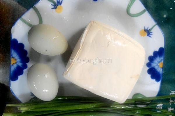 韭菜鸡蛋炒豆腐的做法图解1