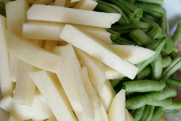 五花肉豆角焖面的做法图解2