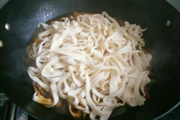 五花肉豆角焖面的做法图解8