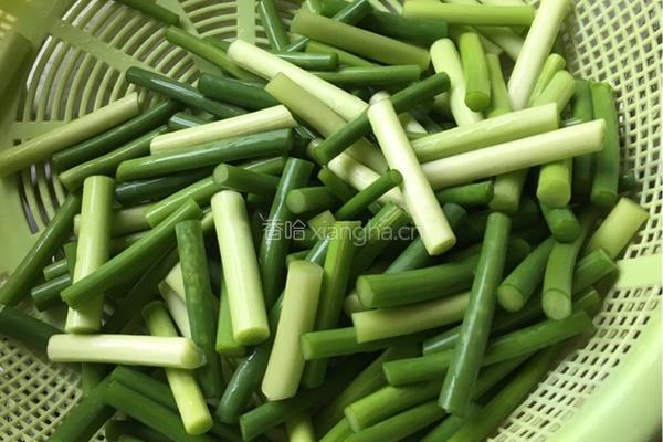 蒜苔爆炒八爪鱼的做法图解1