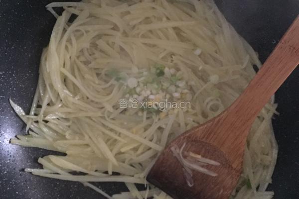 家常素炒土豆丝的做法图解5