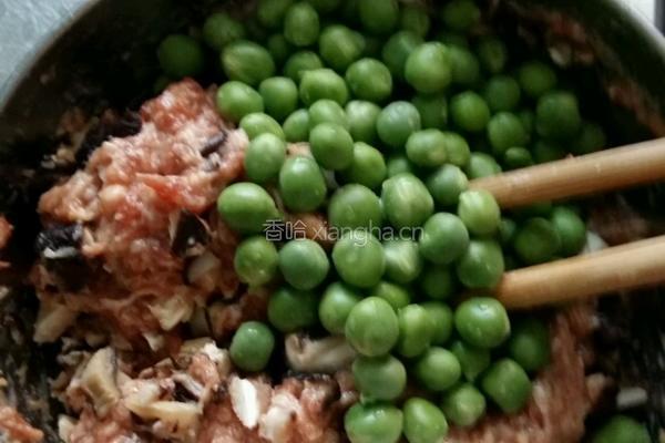 香菇豌豆肉丸子的做法图解1