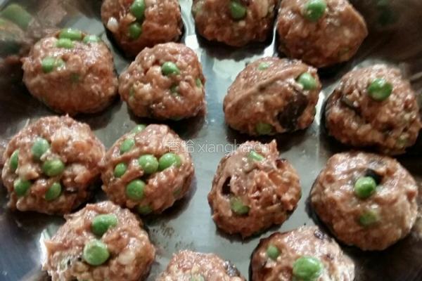香菇豌豆肉丸子的做法图解2