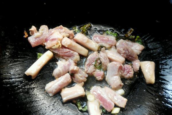 芹菜木耳炒肉的做法图解4