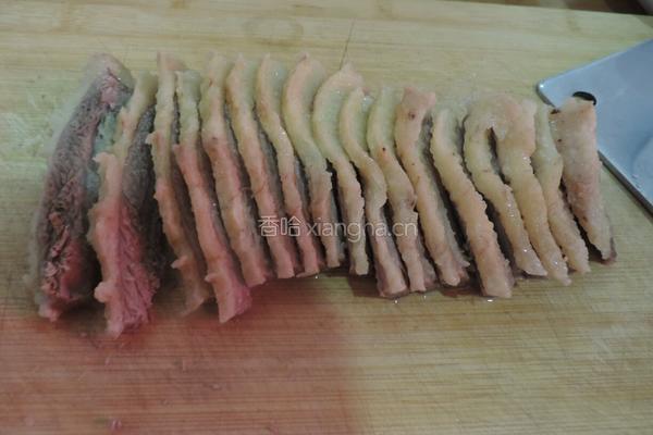 蒜苗回锅肉的做法图解2