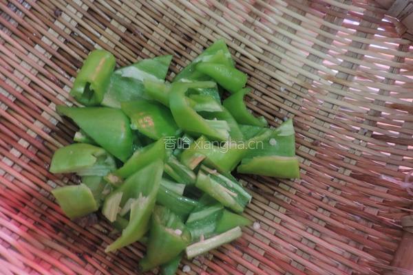 蒜苗回锅肉的做法图解4