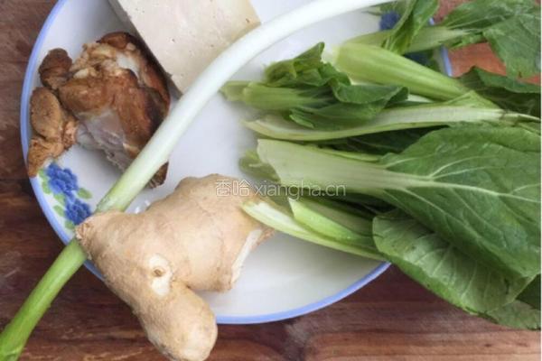 豆腐肉丁汤的做法图解1