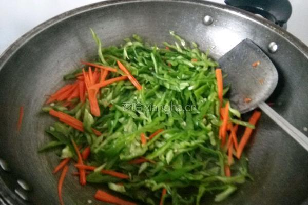 青椒鸭肠的做法图解1