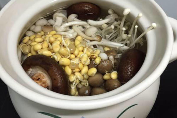 什锦菌菇豆嘴汤的做法图解2