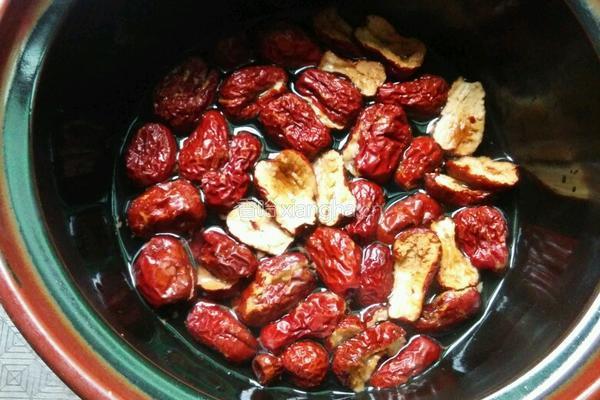 电饭锅蒸的红枣糕的做法图解1