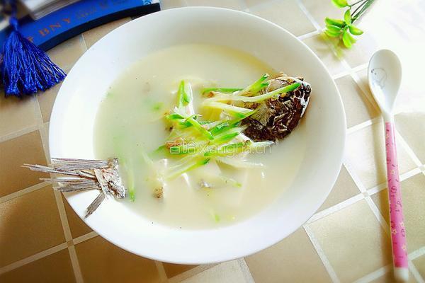 鲫鱼豆腐汤的做法图解9