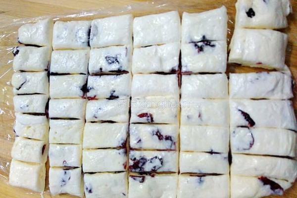 蔓越莓牛扎糖的做法图解12