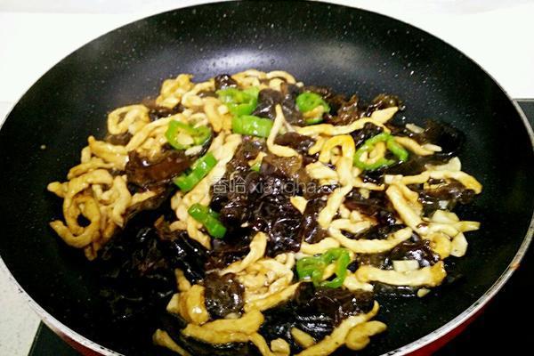 木耳炒鸡丝的做法图解8