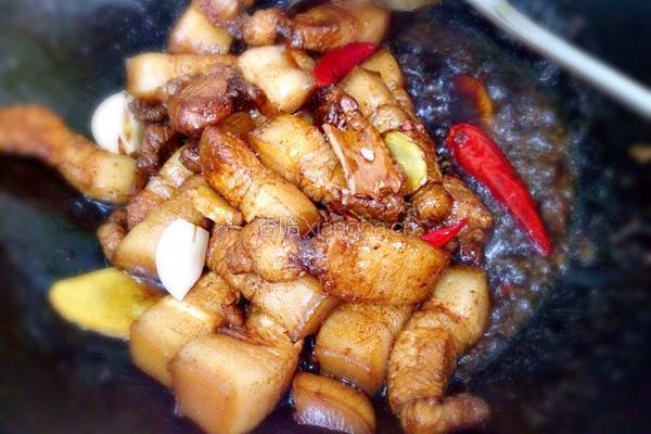 五花肉烧鸡翅根的做法图解6