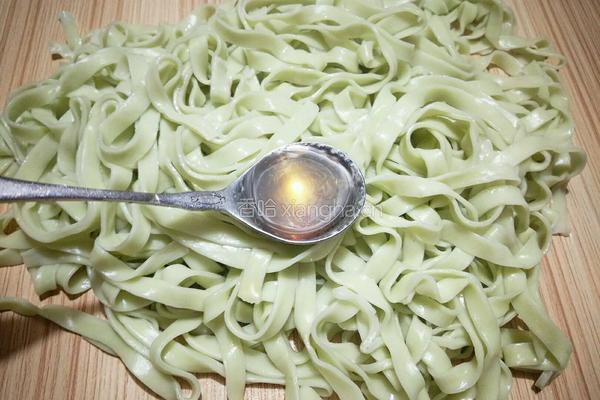 辣拌菠菜凉面的做法图解5