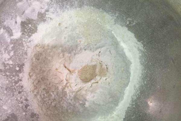 培根彩椒披萨（九寸）的做法图解2