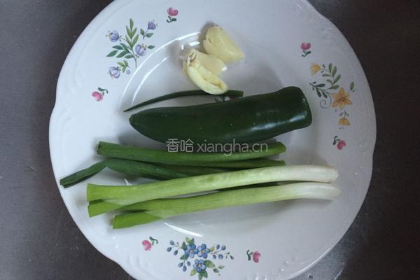 虾肉末九层塔香草茄子的做法图解2
