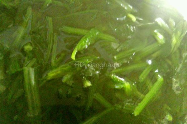 果仁菠菜的做法图解2