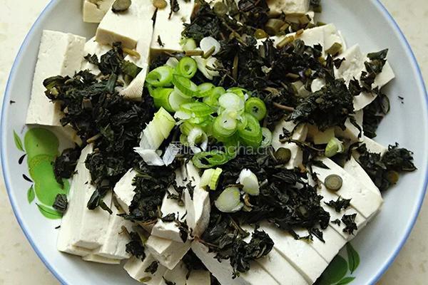 香椿芽拌豆腐的做法图解4