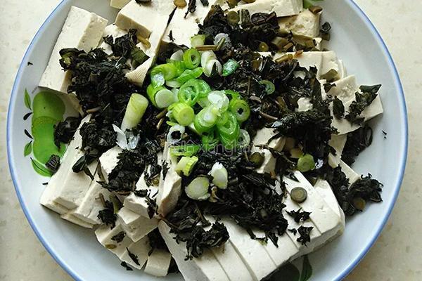 香椿芽拌豆腐的做法图解5