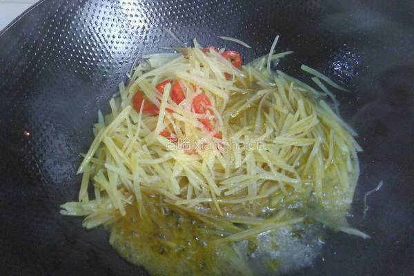 酸甜土豆丝的做法图解6