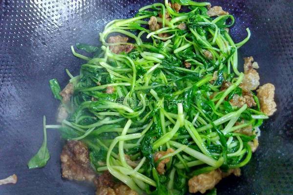 毛菜炒油渣的做法图解4