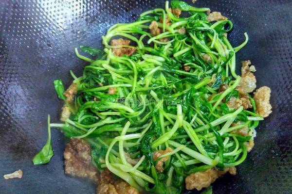 毛菜炒油渣的做法图解5