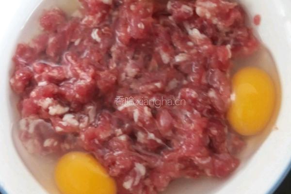 鸭蛋蒸肉末的做法图解2